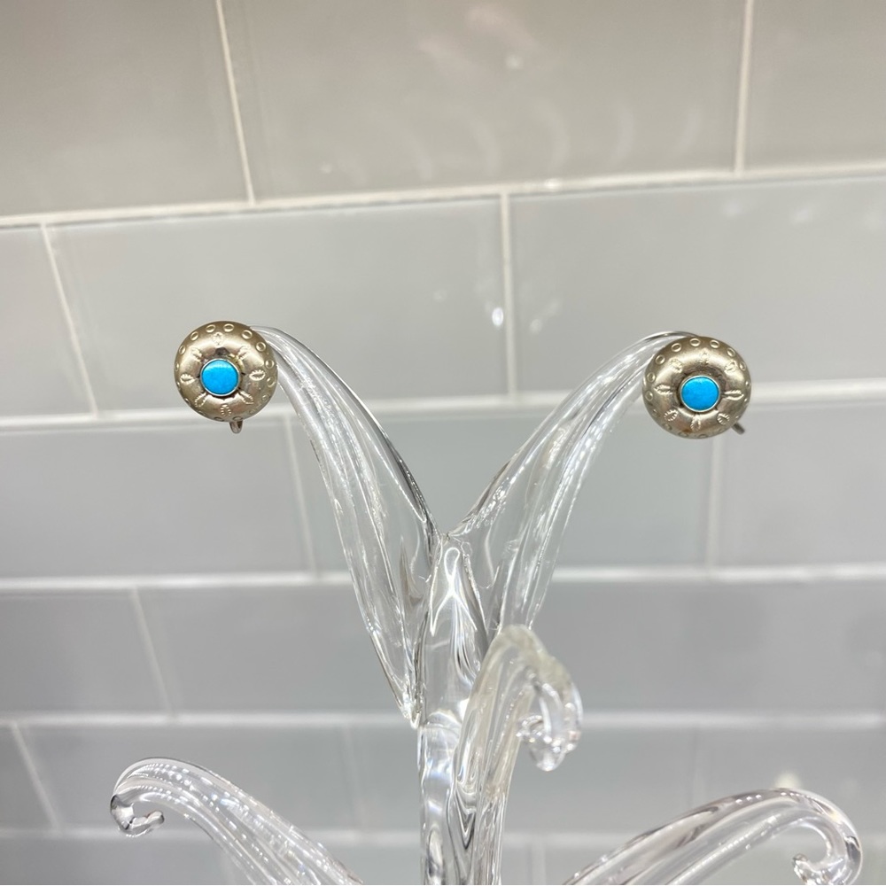 Vintage Silver Round w/ Etching Screwback Earrings with Turquoise Stone …
